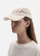 Load image into Gallery viewer, Crochet cap in cream

