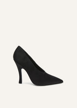 Load image into Gallery viewer, AW25 PUMPS BLACK SATIN
