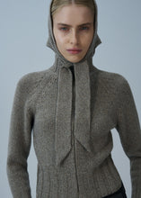 Load image into Gallery viewer, PF25 KNITWEAR 02 SWEATER BEIGE
