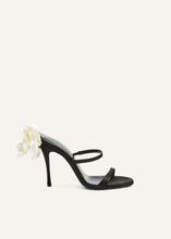 Load image into Gallery viewer, PF25 SANDALS SATIN CREAM FLOWER
