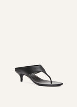Load image into Gallery viewer, PF25 THONG HEEL SANDALS BLACK
