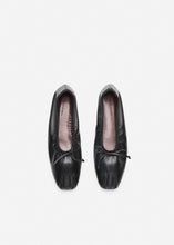 Load image into Gallery viewer, RE26 BALLET FLATS BLACK LEATHER
