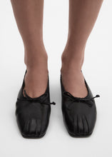 Load image into Gallery viewer, RE26 BALLET FLATS BLACK LEATHER
